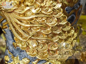 Đôi chóe men rạn đắp nổi Công Đào Phú Quý dát vàng 24k, 50L