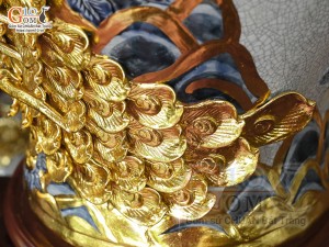 Đôi chóe men rạn đắp nổi Công Đào Phú Quý dát vàng 24k, 50L