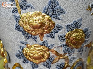 Đôi chóe men rạn đắp nổi Công Đào Phú Quý dát vàng 24k, 50L