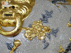 Đôi chóe men rạn đắp nổi Công Đào Phú Quý dát vàng 24k, 50L