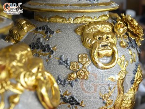 Đôi chóe men rạn đắp nổi Công Đào Phú Quý dát vàng 24k, 50L