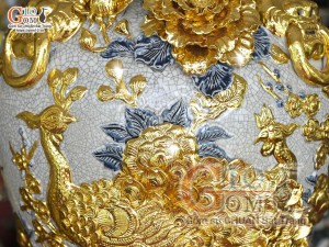 Đôi chóe men rạn đắp nổi Công Đào Phú Quý dát vàng 24k, 50L