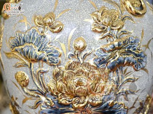 Đôi chóe men rạn đắp nổi Công Đào Phú Quý vẽ vàng 24k, 30L