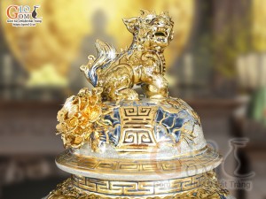 Đôi chóe men rạn đắp nổi Công Đào Phú Quý vẽ vàng 24k, 30L