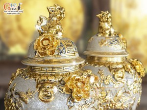 Đôi chóe men rạn đắp nổi Công Đào Phú Quý vẽ vàng 24k, 30L