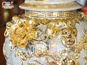 Đôi chóe men rạn đắp nổi Công Đào Phú Quý vẽ vàng 24k, 30L