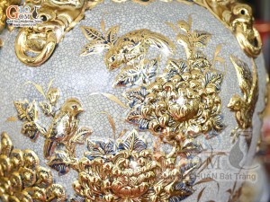 Đôi chóe men rạn đắp nổi Công Đào Phú Quý vẽ vàng 24k, 30L