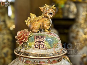 Đôi chóe men rạn đắp nổi Công Đào Phú Quý vân mây vẽ vàng 24k, 30L