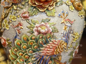 Đôi chóe men rạn đắp nổi Công Đào Phú Quý vân mây vẽ vàng 24k, 30L