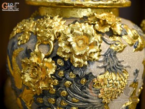 Đôi chóe men rạn đắp nổi kênh Công Đào Phú Quý dát vàng 24k, 40L