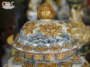 Đôi chóe men rạn đắp nổi Sen Cát Tường, 30L