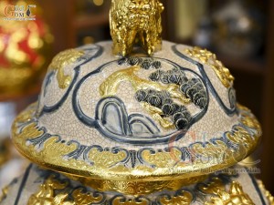 Đôi chóe men rạn đắp nổi tứ cảnh Tùng Cúc Sen Mai dát vàng 24k, 30L