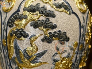 Đôi chóe men rạn đắp nổi tứ cảnh Tùng Cúc Sen Mai dát vàng 24k, 30L