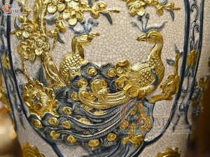 Đôi chóe men rạn đắp nổi tứ cảnh Tùng Cúc Sen Mai dát vàng 24k, 30L