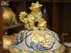 Đôi chóe men rạn đắp nổi tứ cảnh Tùng Cúc Sen Mai dát vàng 24k, 30L