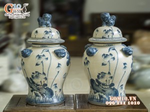 Đôi chóe men rạn cổ họa tiết Sen, đắp nổi đầu hổ 25L