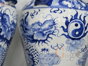 Đôi chóe men trắng vẽ Song Long Chầu Nguyệt xanh lam, 30L