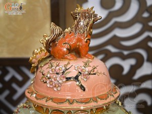 Đôi chóe men vân mây đắp nổi Công Đào Phú Quý, 30L