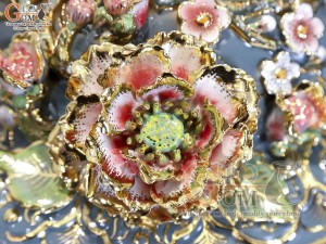 Đôi chóe men vân mây đắp nổi Công Đào Phú Quý vẽ vàng 24k, 60 Lít