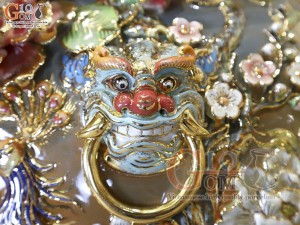 Đôi chóe men vân mây đắp nổi Công Đào Phú Quý vẽ vàng 24k, 60 Lít