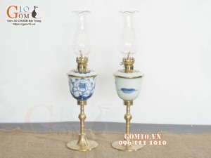 Đôi đèn dầu chân đồng dáng vuông men lam cổ vẽ sen, cao 34cm