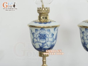 Đôi đèn dầu chân đồng dáng vuông men lam cổ vẽ sen, cao 34cm