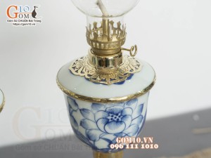 Đôi đèn dầu chân đồng dáng vuông men lam cổ vẽ sen, cao 34cm