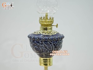 Đôi đèn dầu chân đồng khắc nổi hoa phù dung, cao 25cm