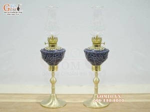 Đôi đèn dầu chân đồng khắc nổi hoa phù dung, cao 25cm