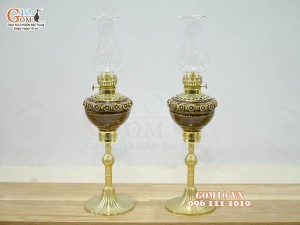 Đôi đèn dầu chân đồng men cổ màu vàng, cao 25cm