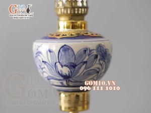 Đôi đèn Dầu Chân Đồng Vẽ Sen Men Lam Cổ, cao 25cm (Chưa bóng)