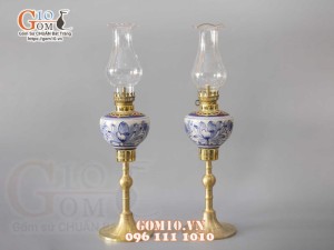 Đôi đèn Dầu Chân Đồng Vẽ Sen Men Lam Cổ, cao 25cm (Chưa bóng)