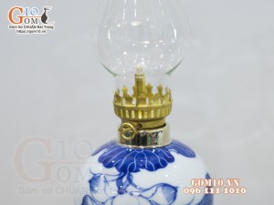 Đôi đèn dầu chân sứ bọc đồng men lam vẽ Sen Tài Lộc, cao 34cm