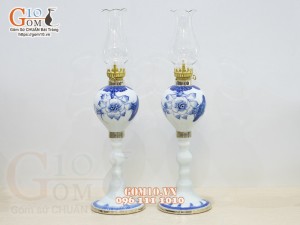 Đôi đèn dầu chân sứ bọc đồng men lam vẽ Sen Tài Lộc, cao 34cm