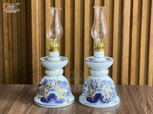 Đôi đèn dầu chân váy  men lam cổ vẽ sen đại cát, cao 23cm