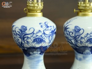 Đôi đèn dầu chân váy men lam cổ vẽ Sen Đại Cát, cao 17cm