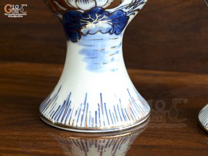 Đôi đèn dầu chân váy men lam cổ vẽ Sen Đại Cát vẽ vàng, cao 17cm