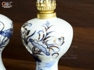 Đôi đèn dầu chân váy men lam cổ vẽ Sen Đại Cát vẽ vàng, cao 17cm