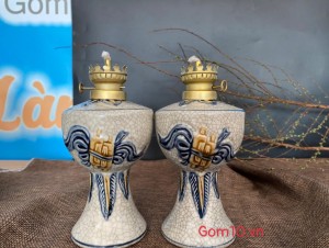 Đôi đèn dầu cuốn thư men rạn đắp nổi S2, cao 18cm