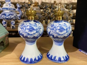 Đôi đèn dầu dáng tròn men lam cổ vẽ Sen Tài Lộc, cao 18cm