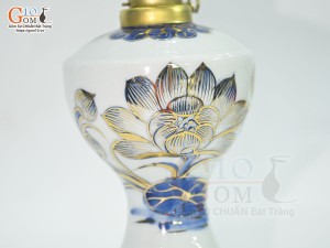 Đôi đèn dầu dáng vuông men lam cổ vẽ Sen Tài Lộc, vẽ vàng 24k, cao 18cm