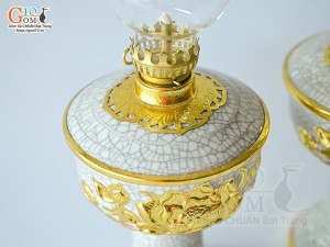 Đôi đèn dầu dáng vuông men rạn đắp nổi hoa Sen dát vàng 24k, cao 18cm