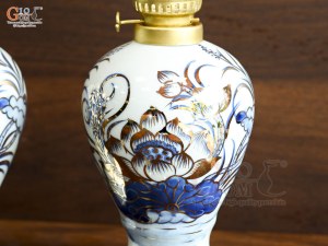 Đôi đèn dầu dáng xoài men lam vẽ Sen Đại Cát vẽ vàng, cao 18cm