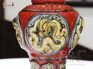 Đôi đèn dầu mạc men màu đỏ, đắp nổi Rồng, cao 40cm (Bọc đồng)