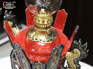 Đôi đèn dầu mạc men màu đỏ, đắp nổi Rồng, cao 40cm (Bọc đồng)