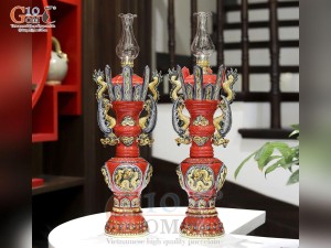 Đôi đèn dầu mạc men màu đỏ, đắp nổi Rồng, cao 40cm (Bọc đồng)