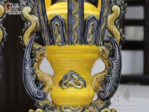 Đôi đèn dầu mạc men màu vàng, đắp nổi Rồng, cao 40cm (Bọc đồng)