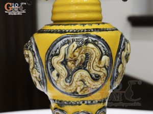 Đôi đèn dầu mạc men màu vàng, đắp nổi Rồng, cao 40cm (Bọc đồng)