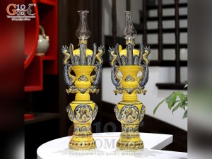 Đôi đèn dầu mạc men màu vàng, đắp nổi Rồng, cao 60cm (Bọc đồng)