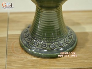 Đôi đèn dầu men cổ đắp nổi màu xanh, cao 23cm